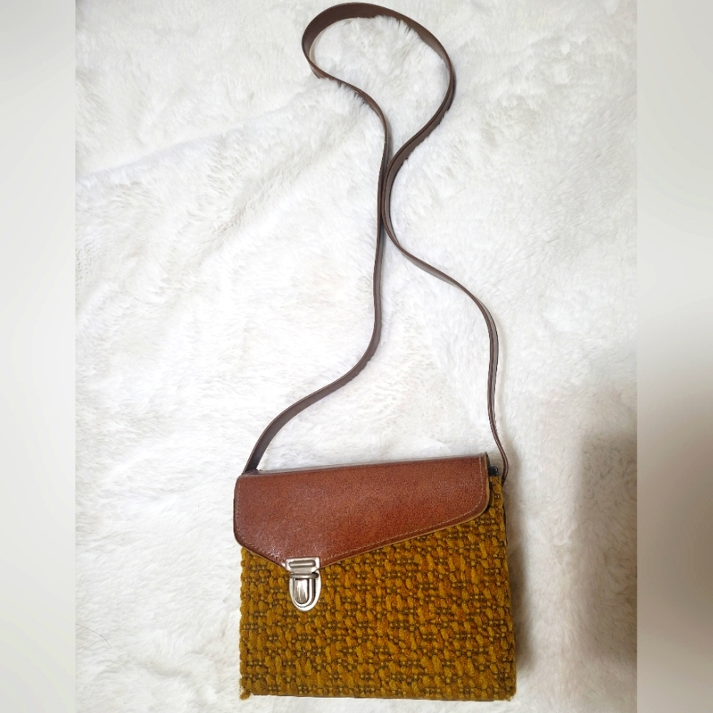 Retro 1970s camera purse